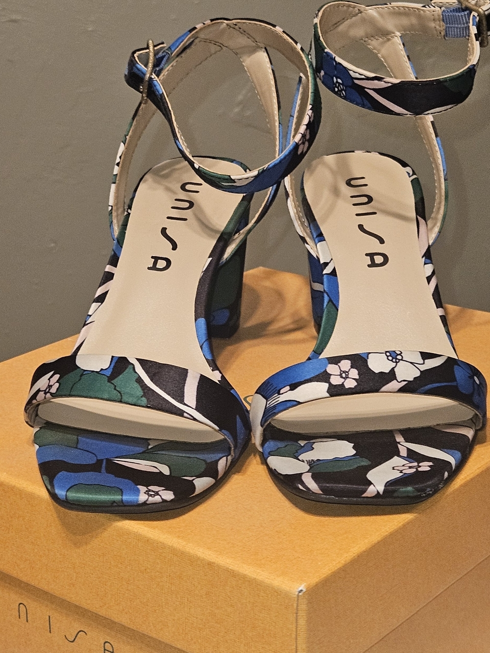 Unisa Blue and Green Floral Satin Ankle-Strap Block Heels Size 8M